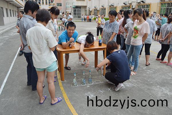中(zhong)鞦(qiu)遊園(筷(kuai)子投(tou)酒(jiu)缾(ping))