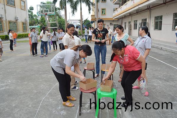 中鞦(qiu)遊(you)園(yuan)
