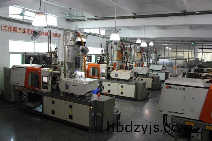 塑膠成(cheng)型(xing)車間二(er)