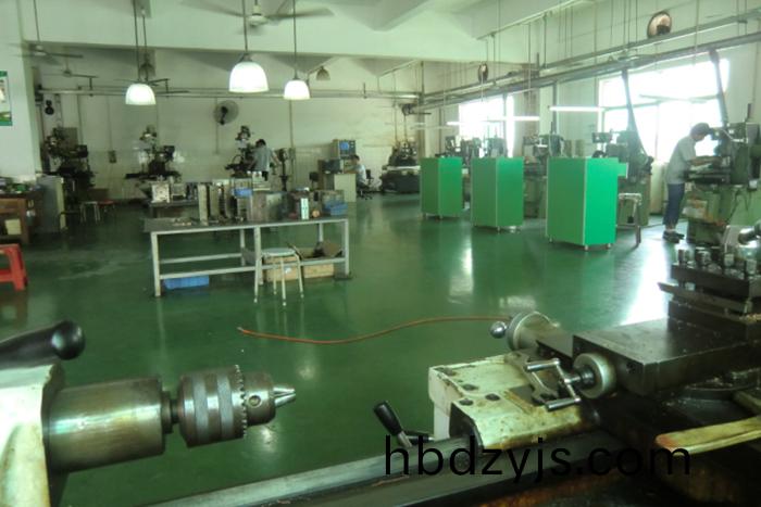 糢(mo)具車間一(yi)