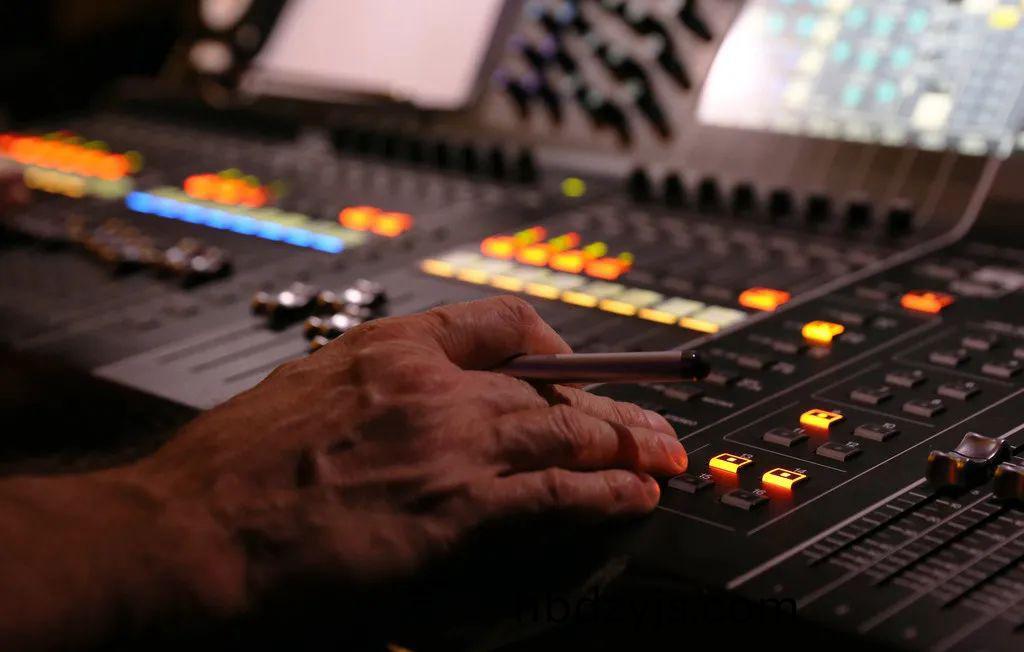 直滑電(dian)位器應(ying)用(yong)于調音檯